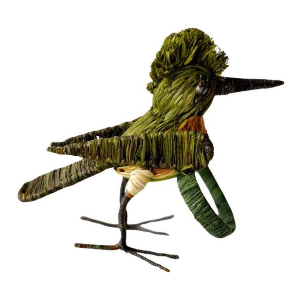 Pajarito verde neutro con pecho blanco y anaranjado