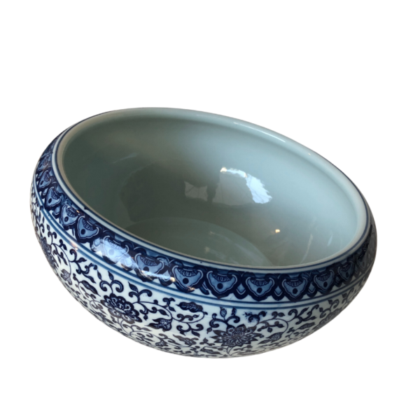 Maceta de porcelana decorada en azul y fondo blanco - Imagen 2