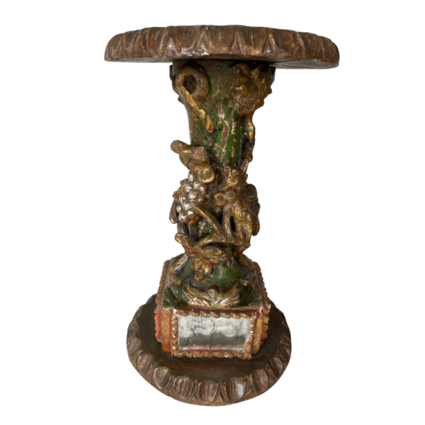 Pequeño pedestal en madera policromada