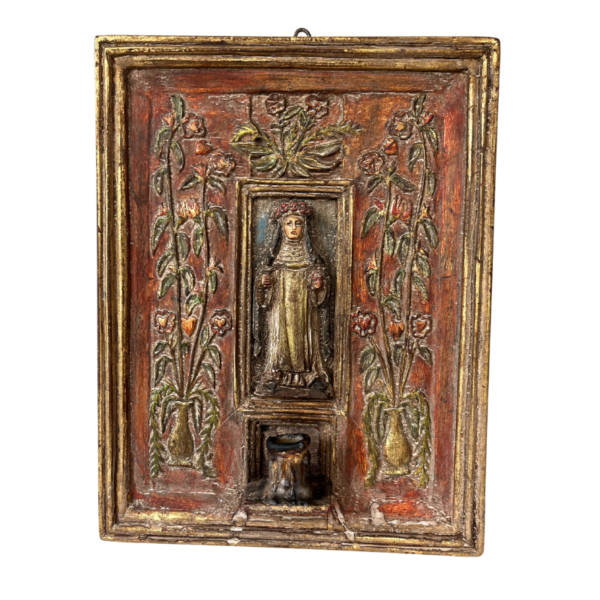 Escultura Iconográfica de Rosa de Lima, en retablo