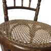Silla con estructura y respaldo de madera y asiento en ratán - Imagen 3