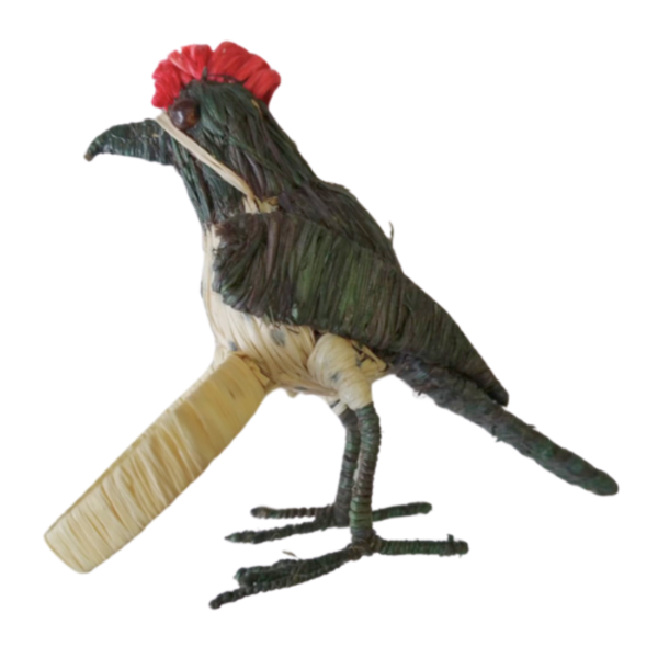 Pajarito verde oscuro y pecho crema y detalles del mismo color en su cuello, aro crema