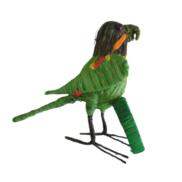 Pajarito verde limon con detalles rojos y amarillos en las alas y cabeza verde oscuro